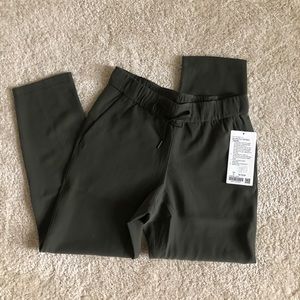 Lululemon On the Fly 7/8 Pant Olive